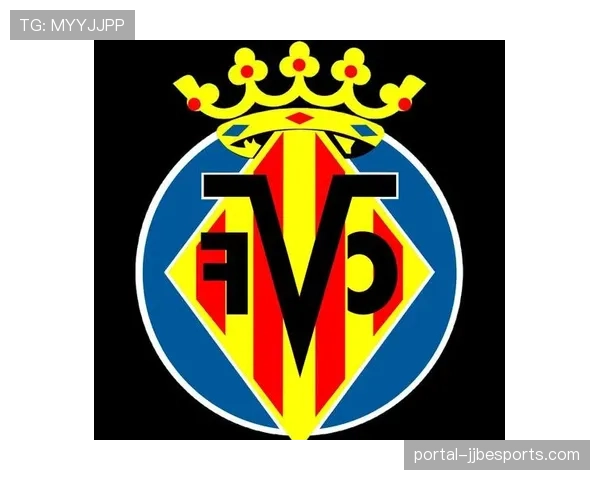 特写：巴列卡诺主场球迷在第36分钟集体亮灯，纪念俱乐部成立百年